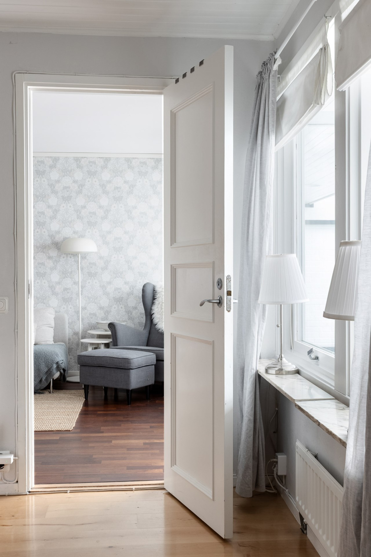 Vy från sovrum 1 ut till allrummet Vy från sovrum 1 ut till allrummet Grindögatan 109