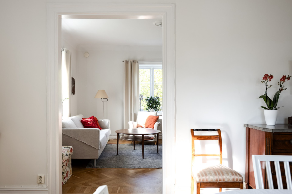 Vy från matsal mot vardagsrum Värmlandsgatan 10