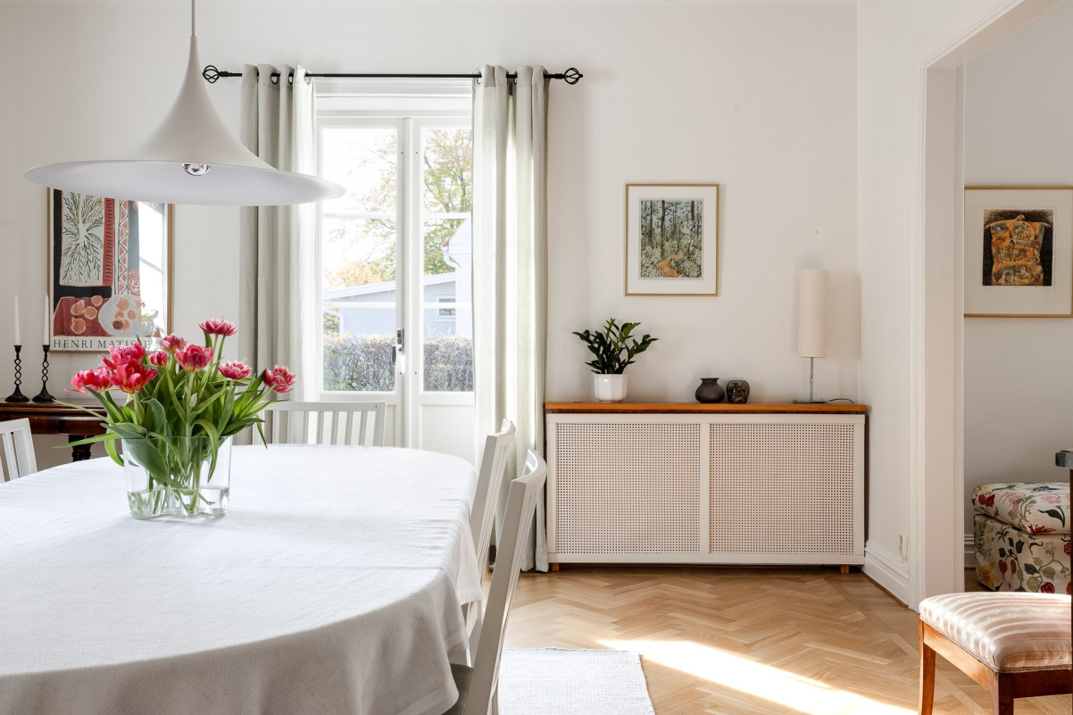 Utgång från matsal till trädgården Värmlandsgatan 10