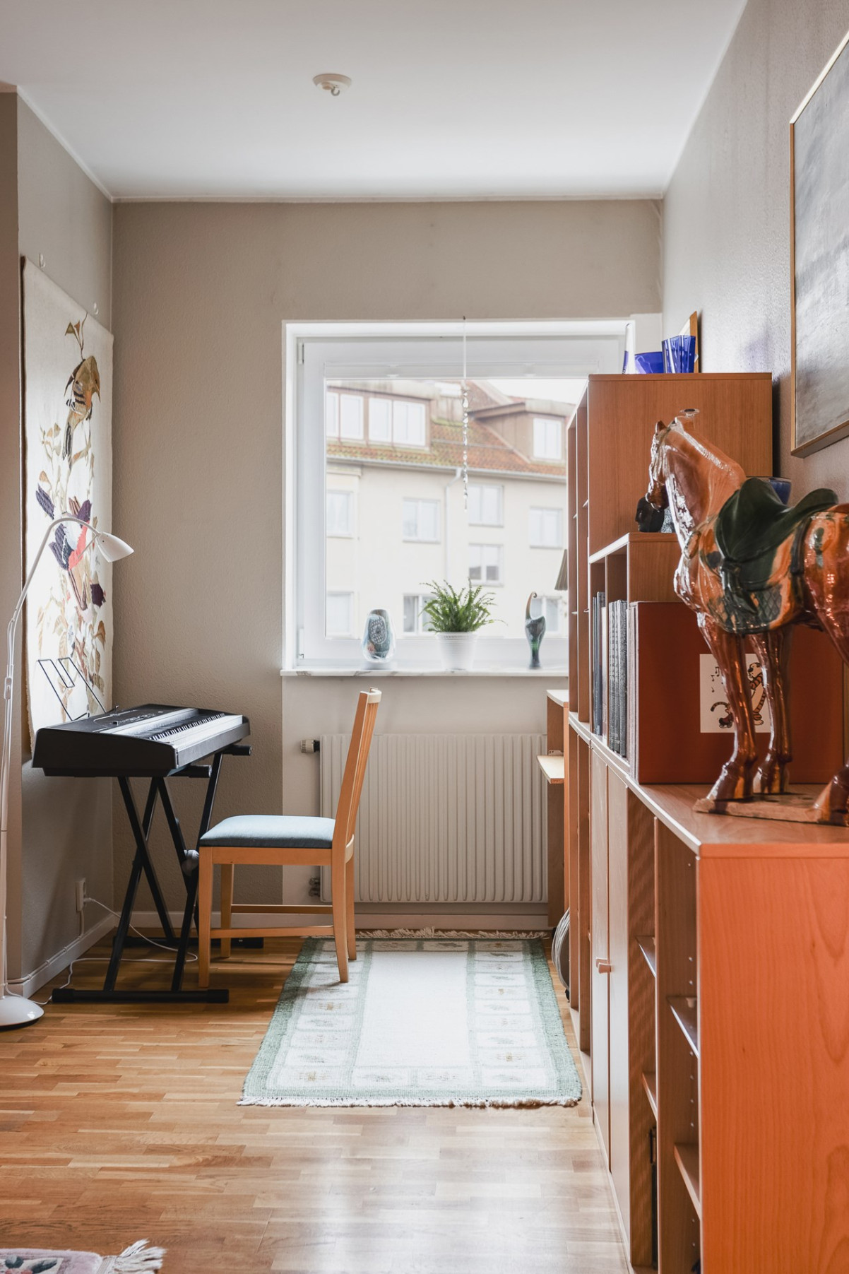 Trevlig ljus plats för exempelvis piano eller läshörna Dämmegatan 6