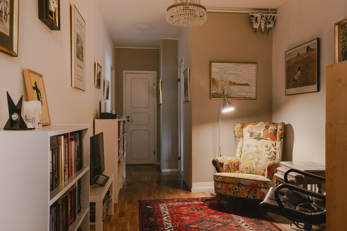 Vy från entrén - Här finns ytterligare en yta, perfekt för tv-hörna Dämmegatan 6