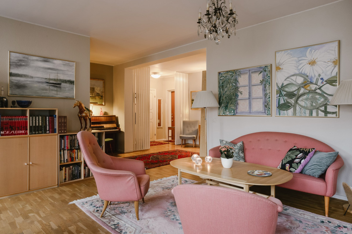 Vy från vardagsrum mot entrén Dämmegatan 6