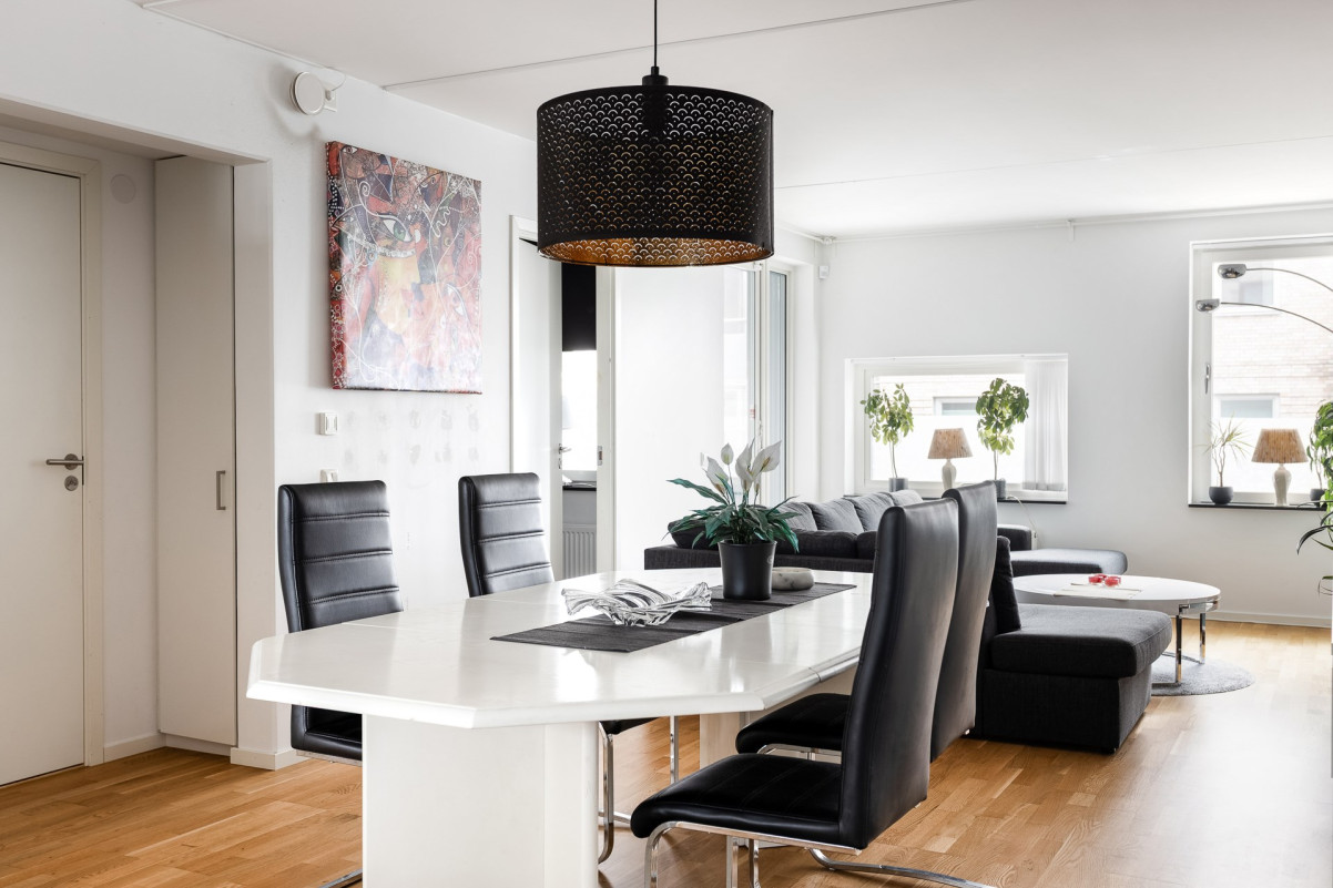 Planerat med både matplats och soffavdelning Centralgatan 1