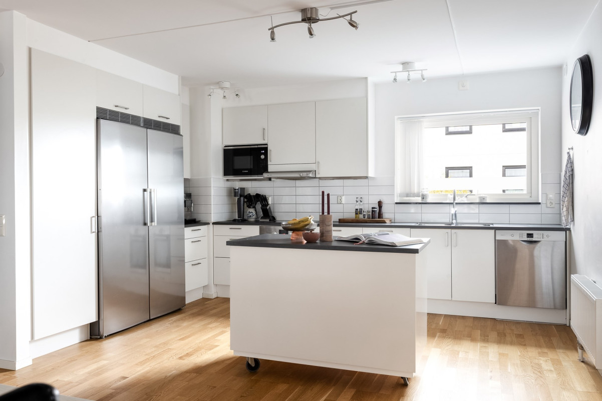 Köksbild med rörlig köksö Centralgatan 1