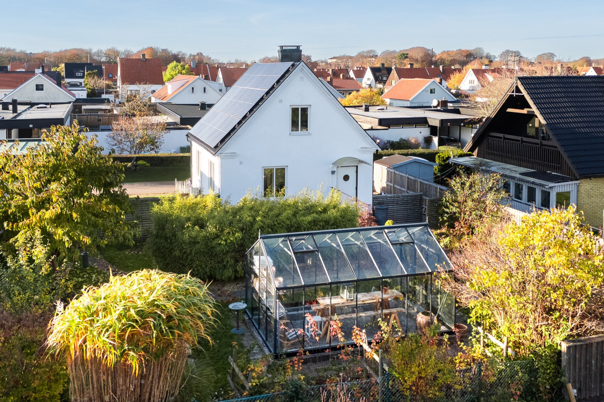 Fint anlagd trädgård Vallmogatan 9