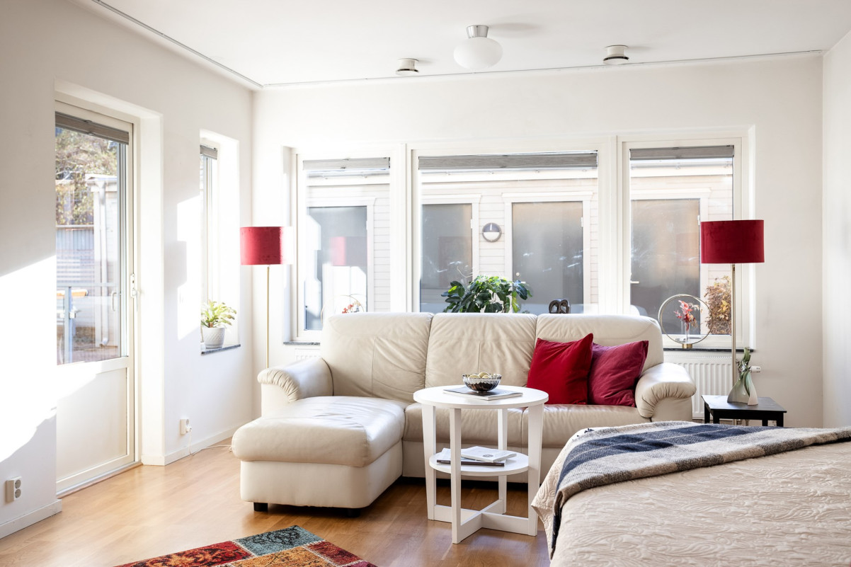 Vardagsrum med utgång till uteplatsen/balkongen Svartögatan 6