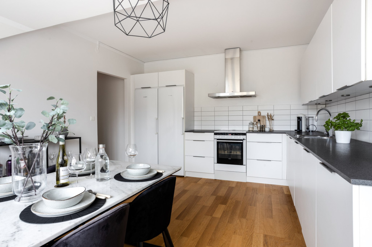 Stilrent kök med matplats för 6-8 personer Lilla Möllevångsgatan 8