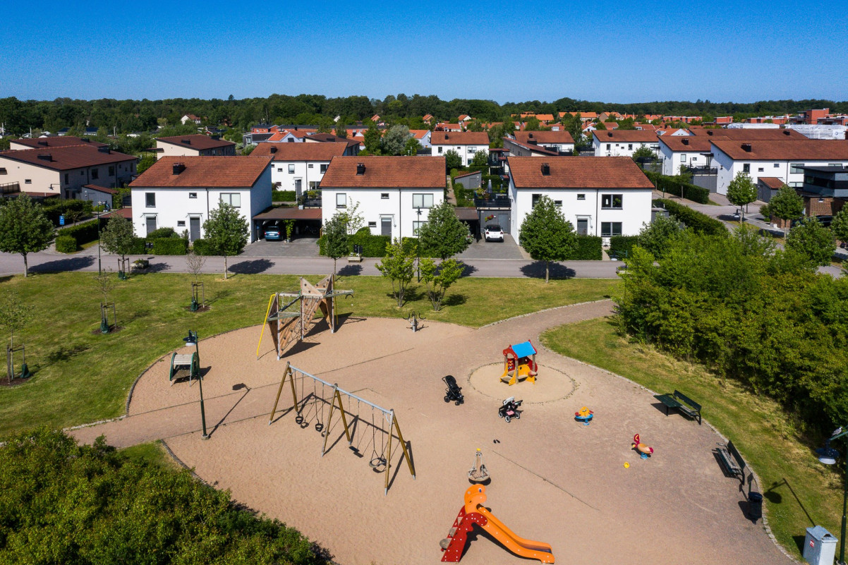 Lekplats i kvarteret Domherregatan 2