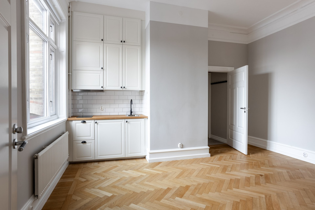 Topprenoverad etta som kan skärmas av Hälsovägen 9