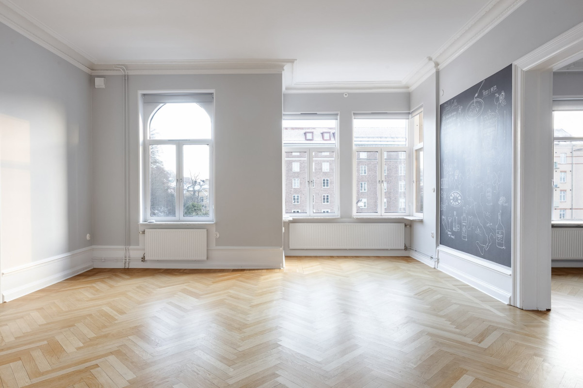 Härligt ljusinsläpp och fri utsikt över S:t Jörgens plats Hälsovägen 9