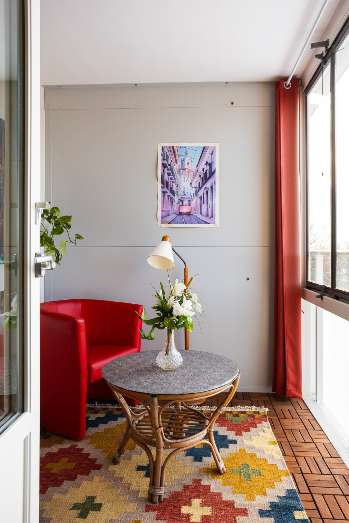 Härlig inglasad balkong i soligt läge Ättekullagatan 8