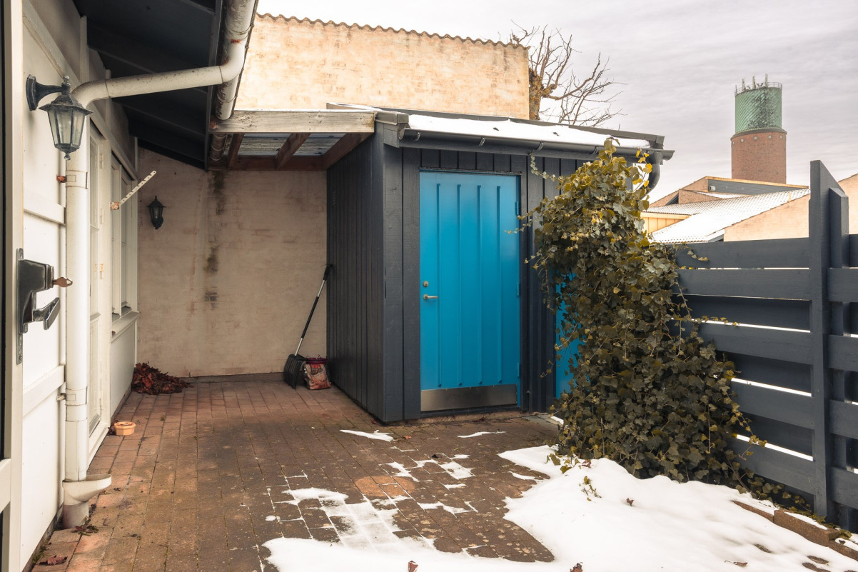 Fin uteplats, egen utgång till gröning och ännu ett förråd Tegelgatan 14