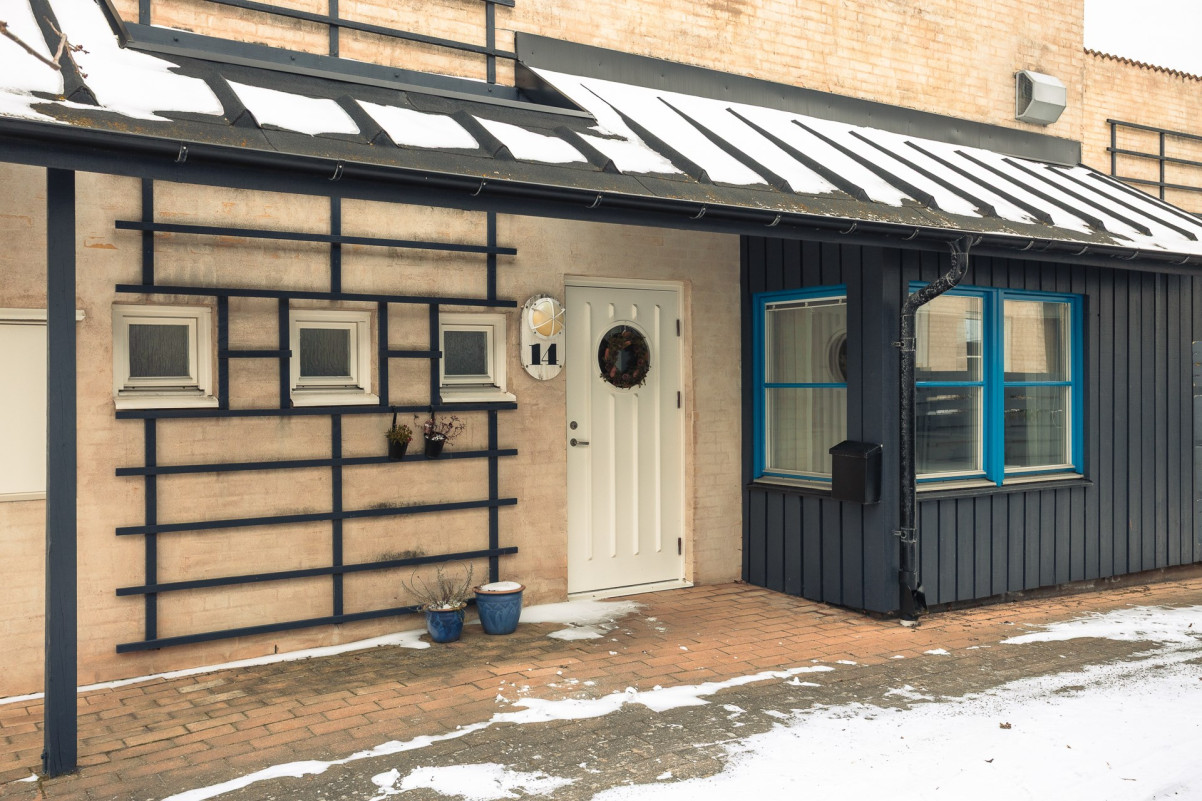 Entrésida, här finner vi även rymligt varmförråd Tegelgatan 14