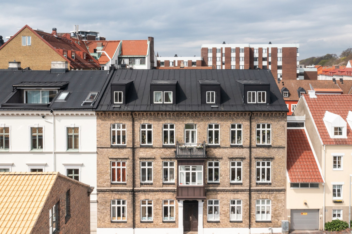 Hallgatan 3, hela denna fasad vetter mot söder! Hallgatan 3