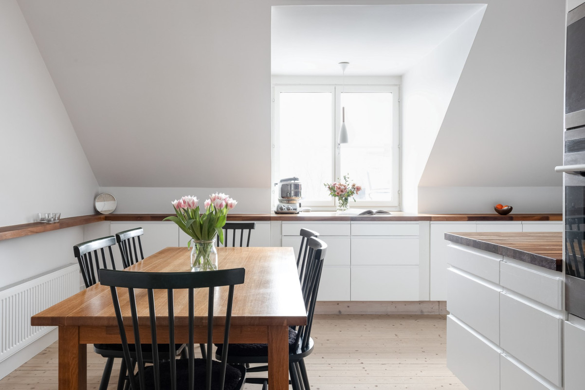 Stort underbart kök med plats för matbord för 8-10 pers Karl X Gustavs gata 6