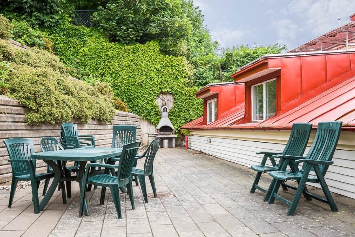 Föreningens grillplats intill festlokalen som går att hyra Fågelsångsgatan 2B