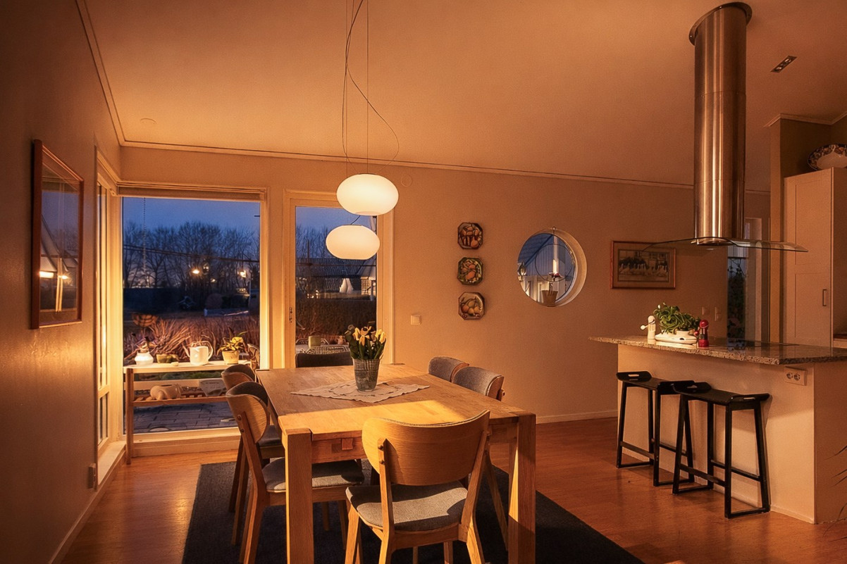 Kvällsbild (AI redigerad) Medeltidsvägen 13