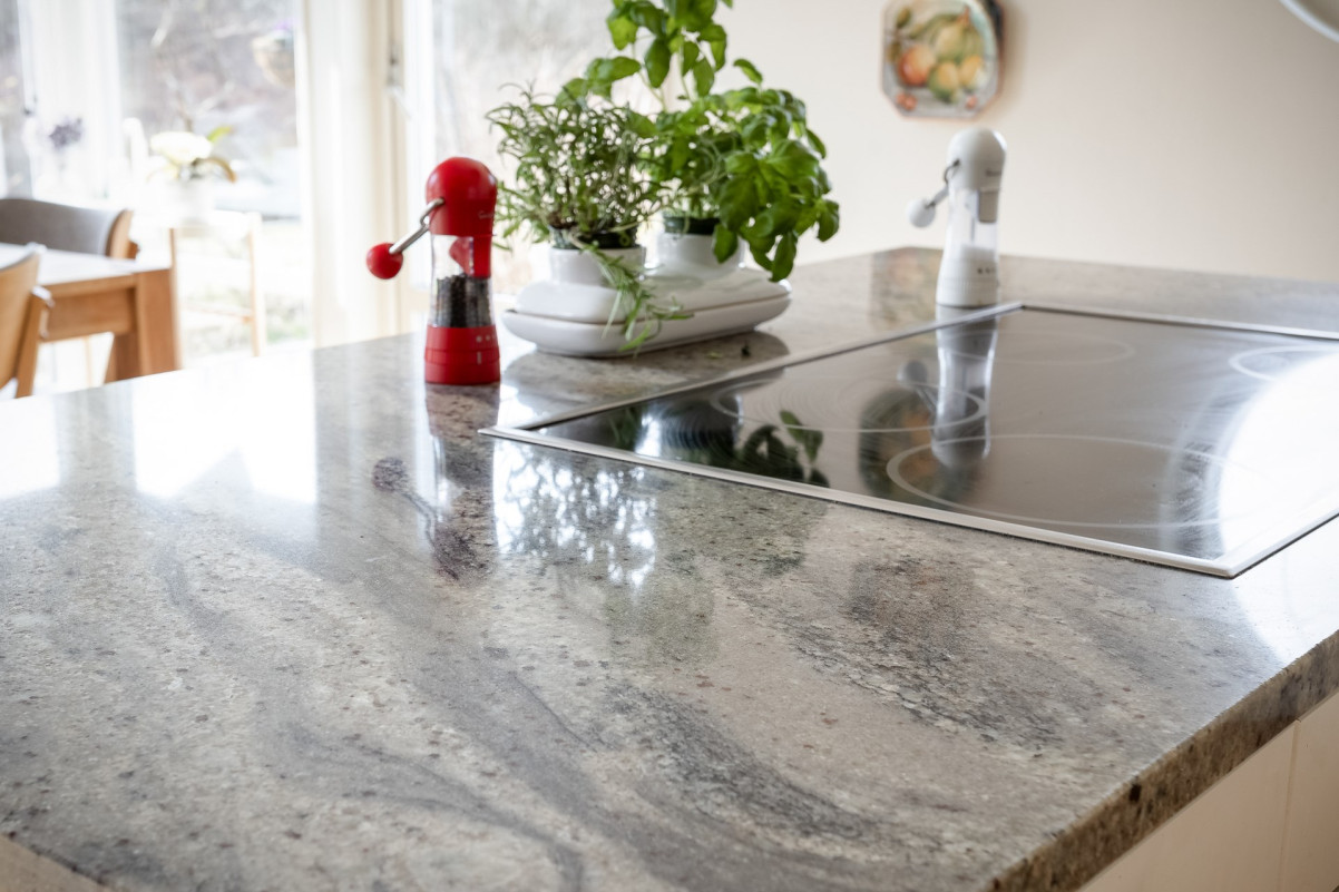 Snygg, påkostad granitskiva Medeltidsvägen 13