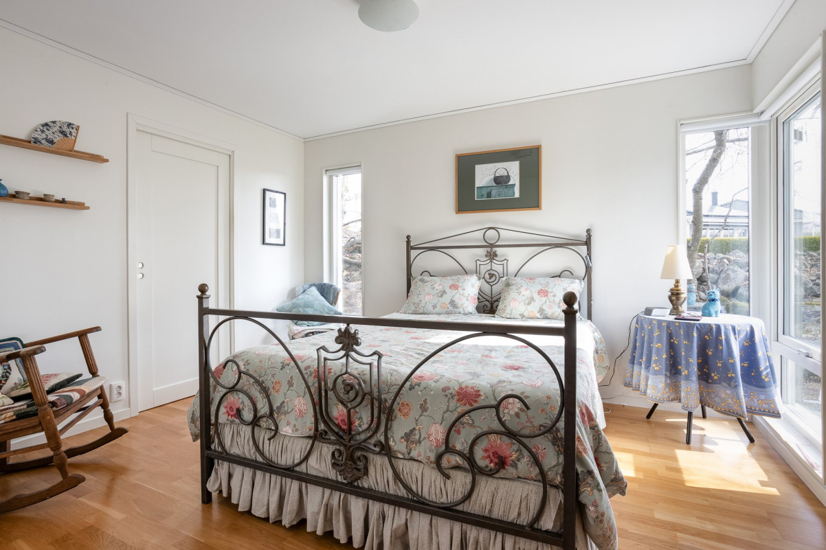 Sovrum 1 med walk-in closet Medeltidsvägen 13