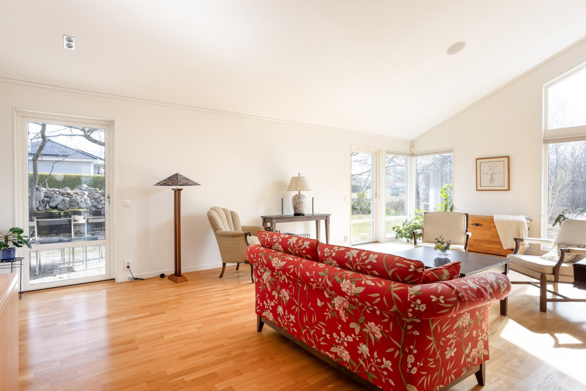 Vardagsrum med generös takhöjd Medeltidsvägen 13