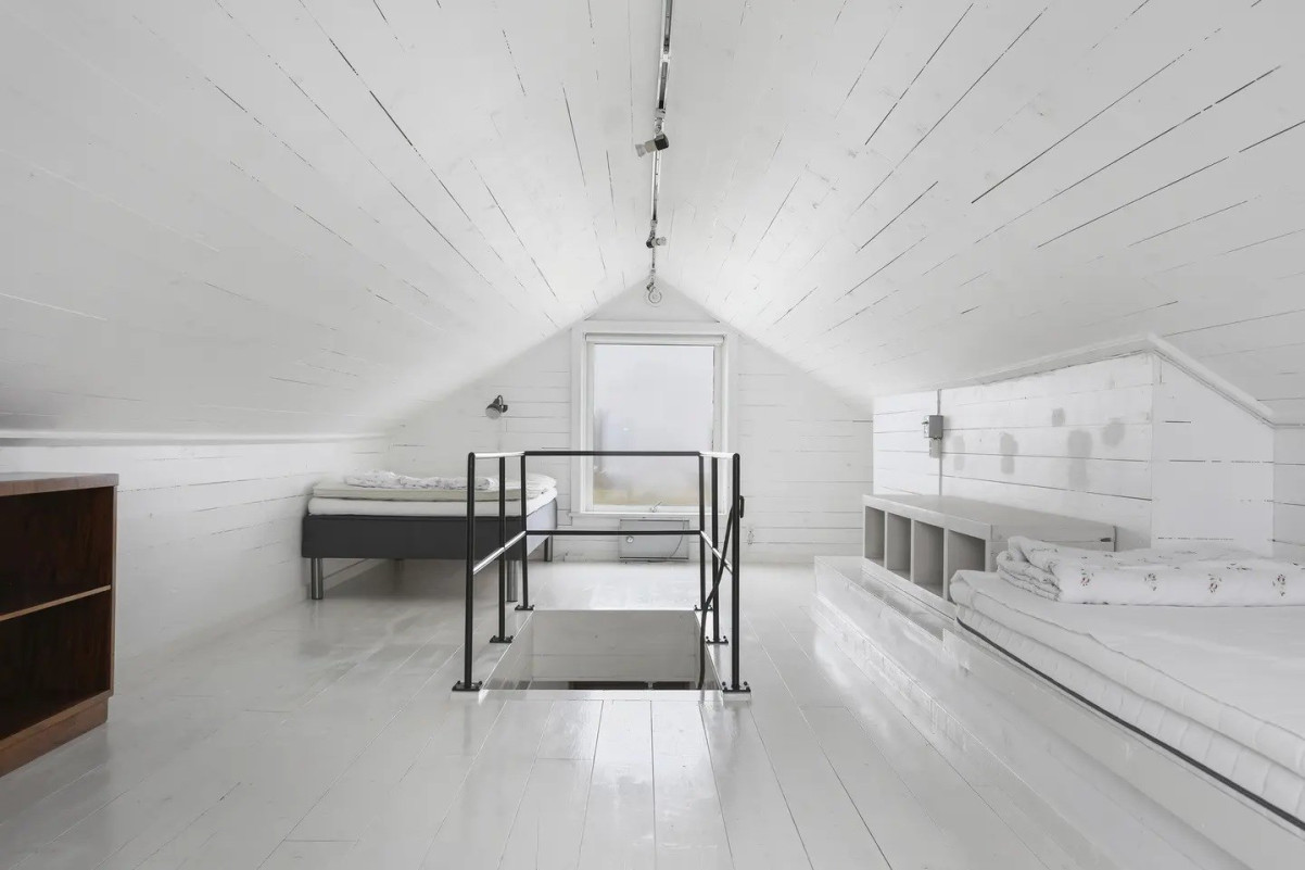 Sovrum med fina ljusinsläpp och ...... Farhultsvägen 154