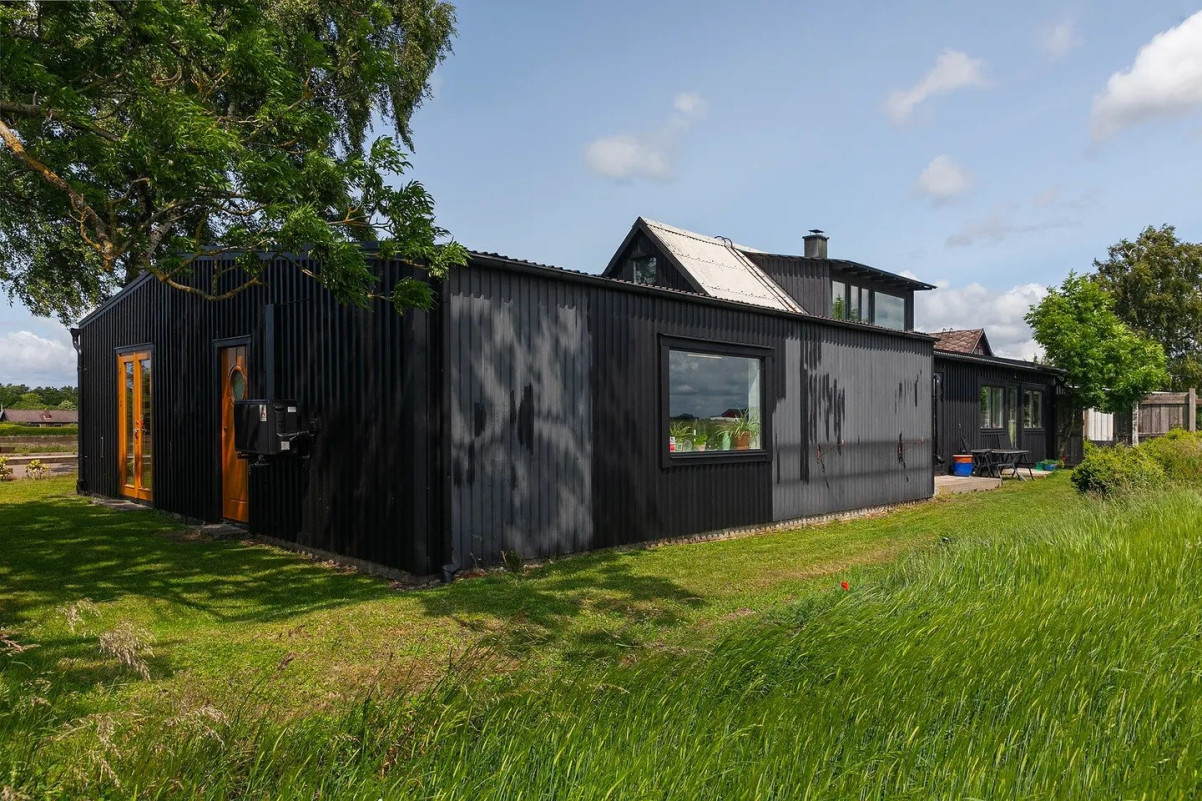 Baksidan vid lokalen Farhultsvägen 154