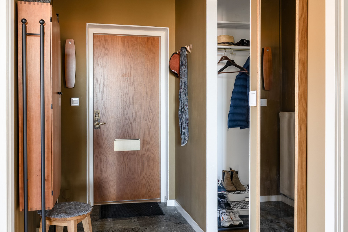 Hall med plats för avhängning Rektorsgatan 3