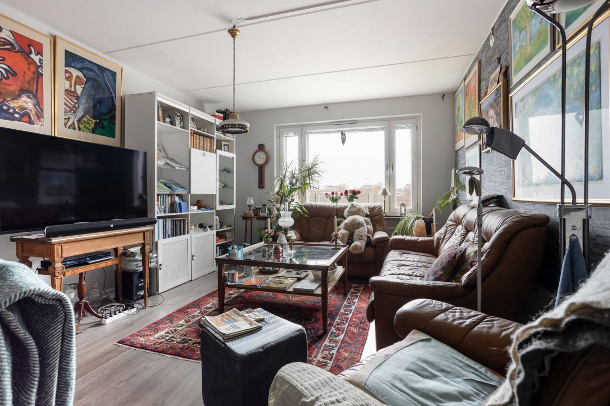 Generöst vardagsrum Skiftesvägen 1B