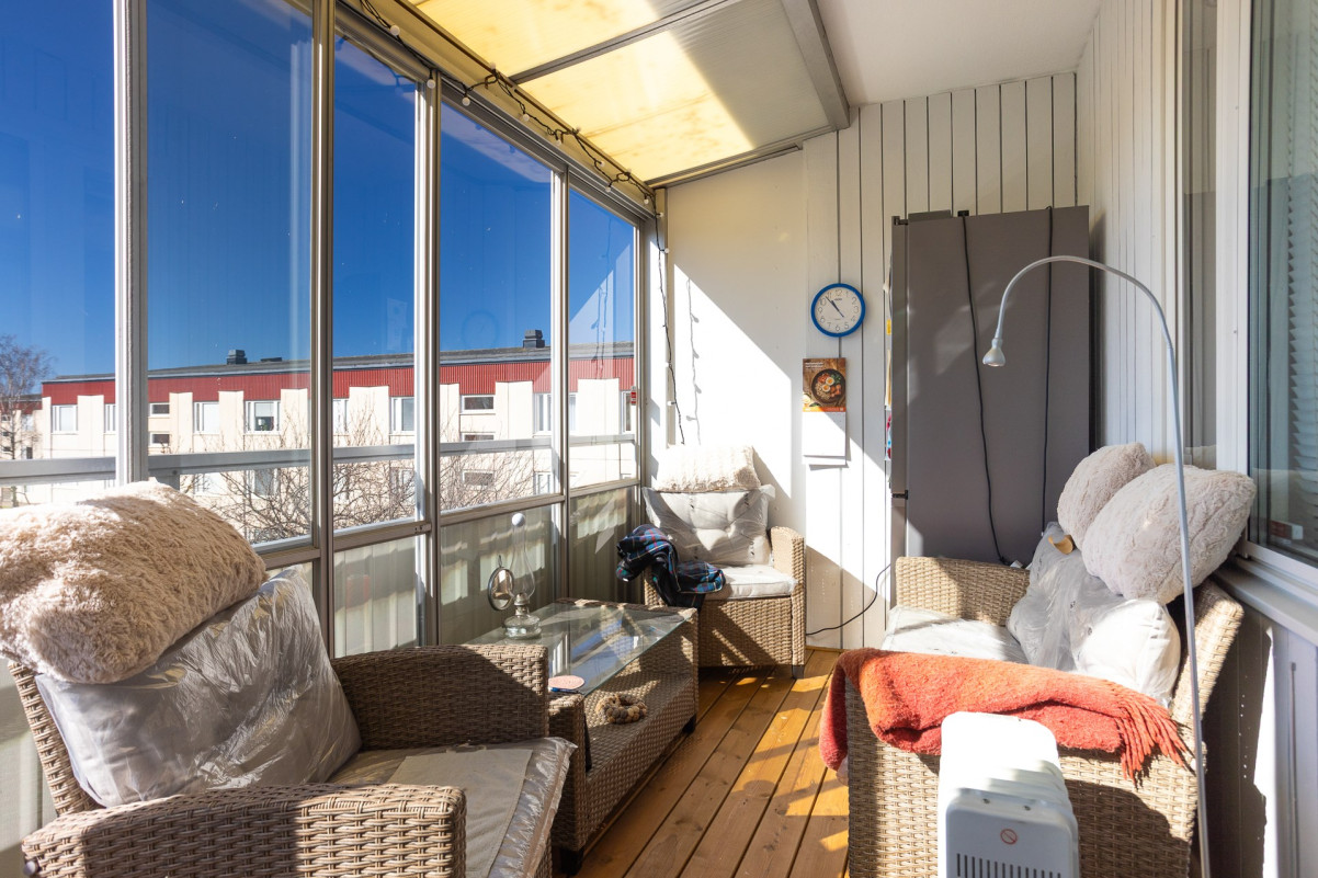 Härlig inglasad balkong i soligt söderläge Skiftesvägen 1B