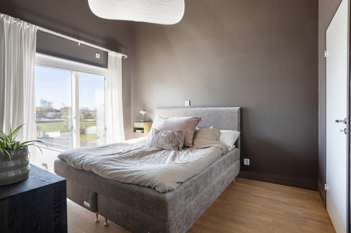 Master bedroom med klädkammare Körmästarevägen 52
