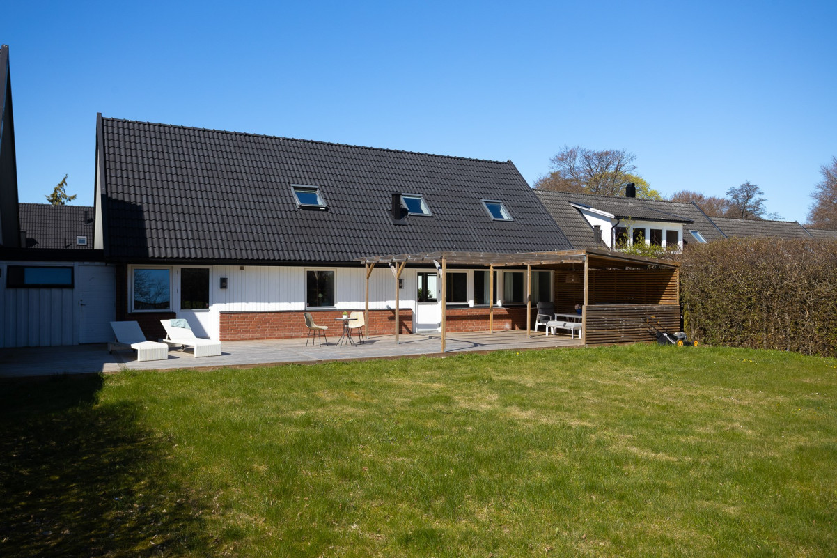 Stor härlig trädgård Silvåkragatan 77