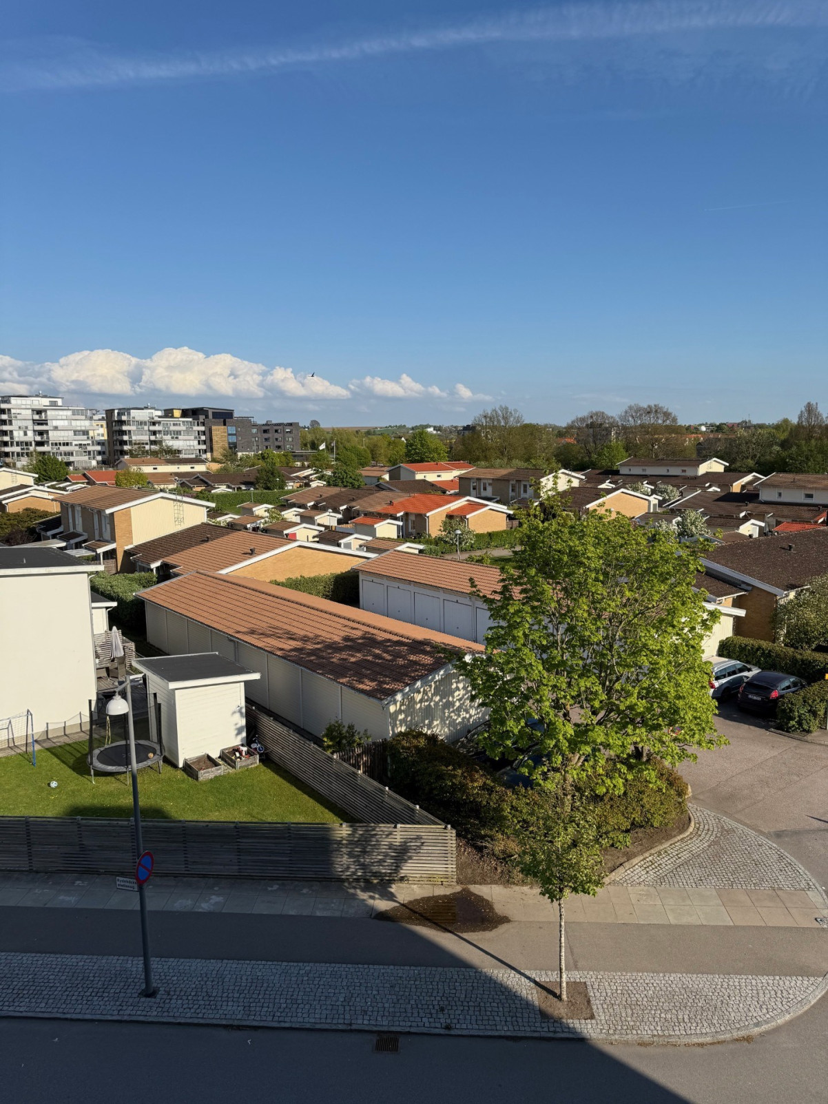Utsikt från köksfönstret (säljarbild) Rydebäcks stationsgata 3
