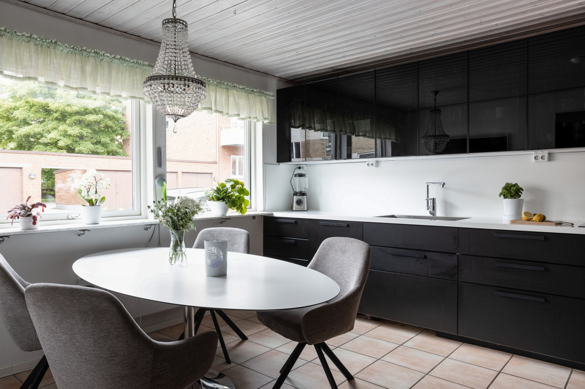 Modernt kök med matplats Öresundsgatan 57