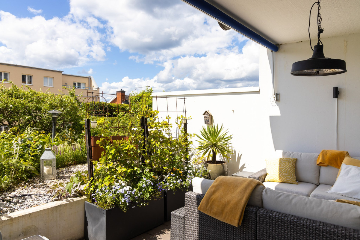 Garage med laddstolpe ingår i avgiften - Precis som värme, vatten, hushållsel, internet och tv! Drottninggatan 178B
